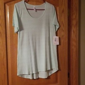 Lularoe Medium classic tee